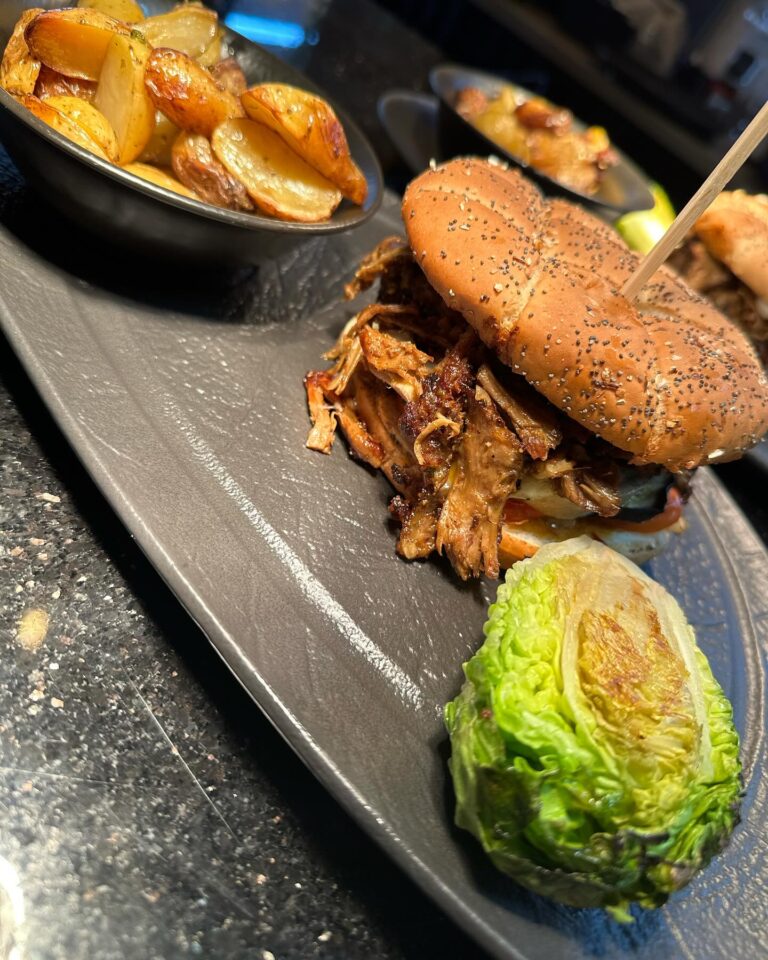 Instagram post from lhistoiredusept. This post is in position 2.